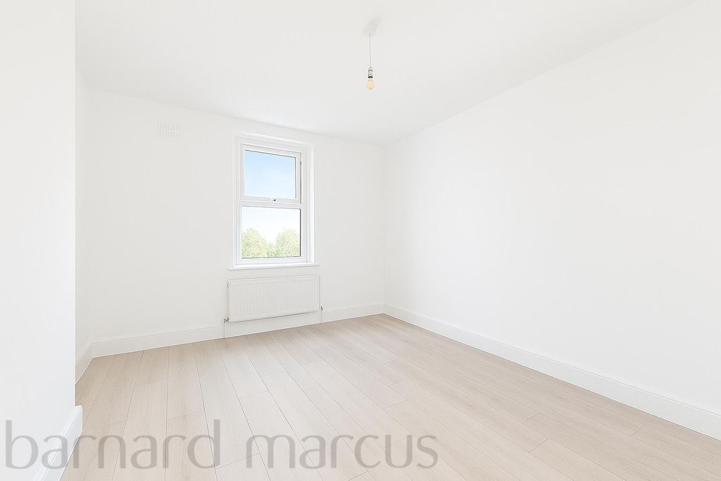 Property photo 3 of 8 Bedroom 3