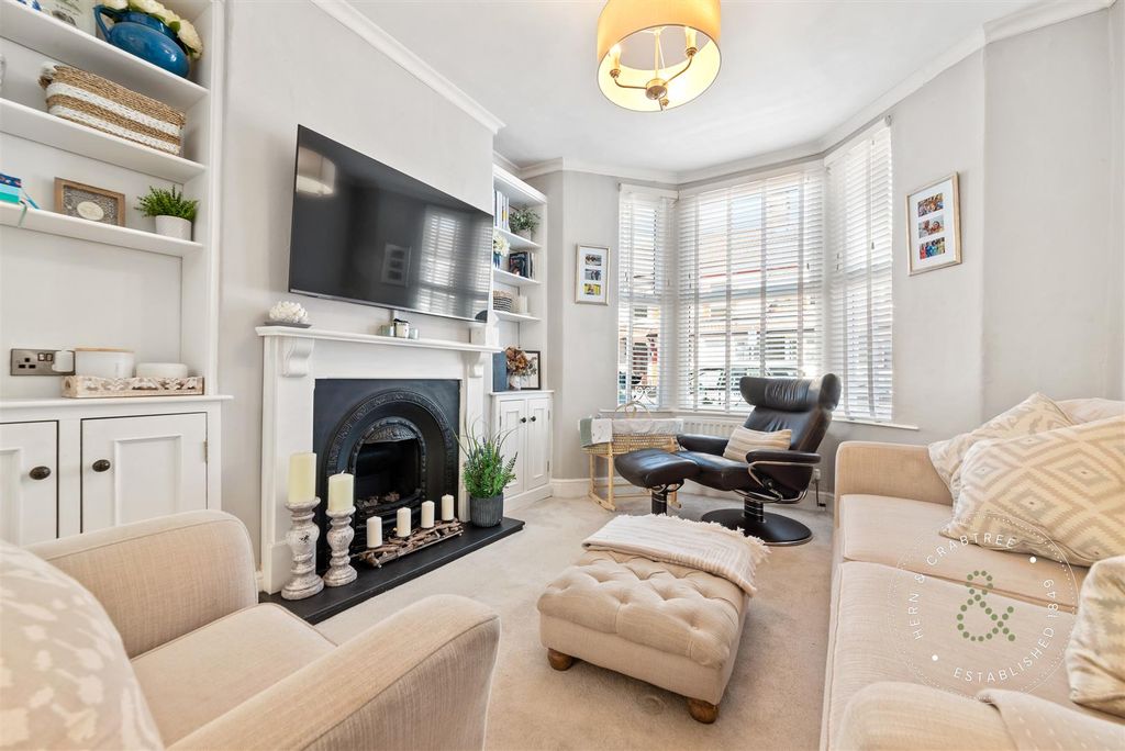 Property photo 2 of 32 Westmoreland-Street-12.Jpg
