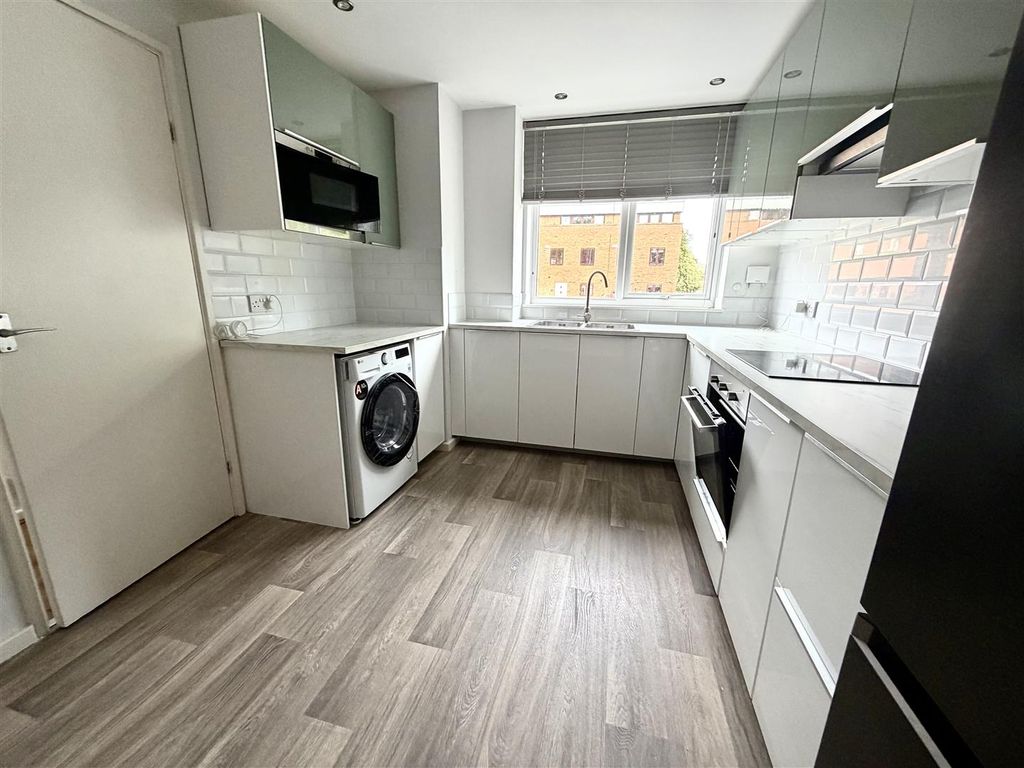 Property photo 3 of 13 Tempimagemyegn9.Jpg