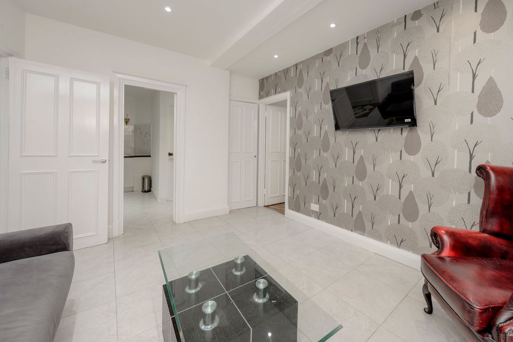 Property photo 2 of 10 10 Quebec Ct-6179.Jpg