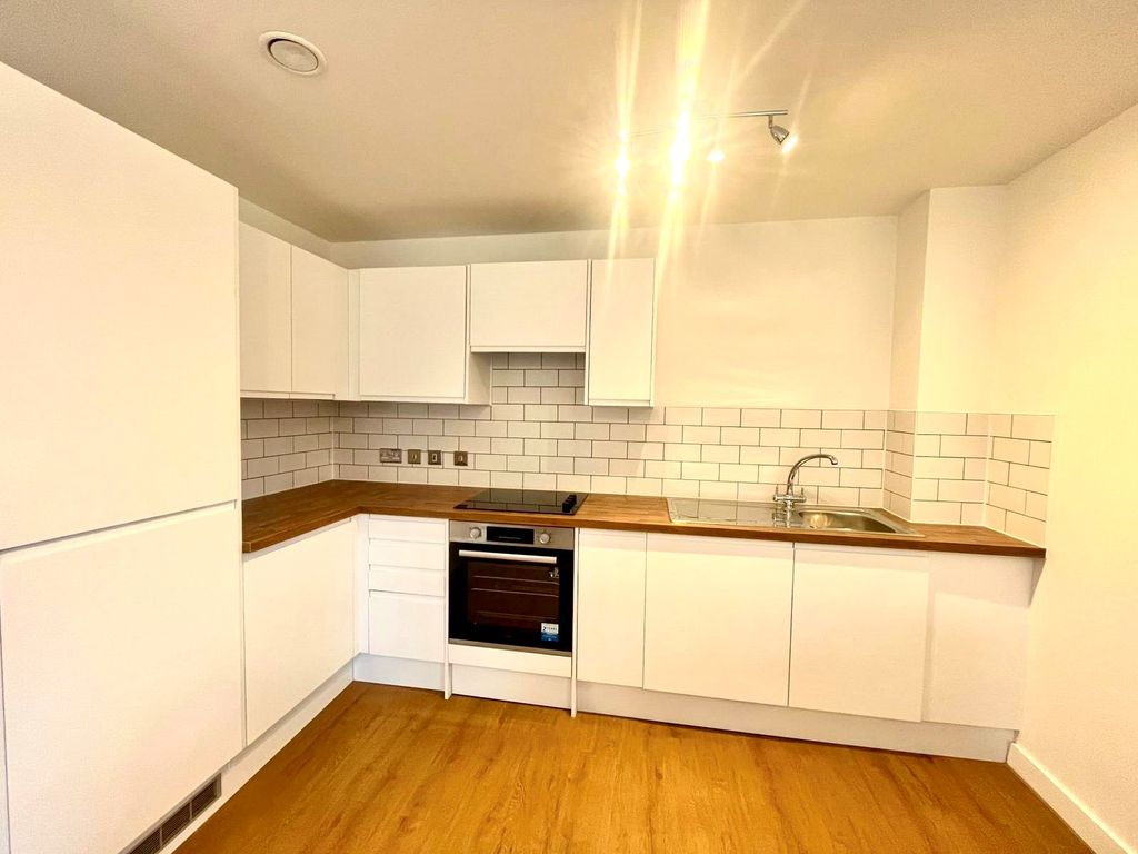 Property photo 3 of 7 Kitchen