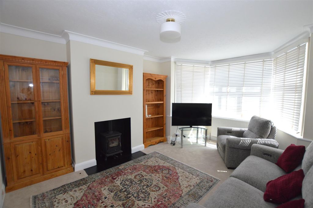 Property photo 2 of 13 20 Melrose Ave Living Room.Jpg