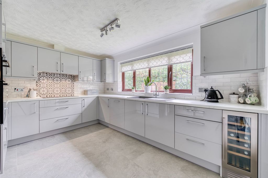 Property photo 3 of 24