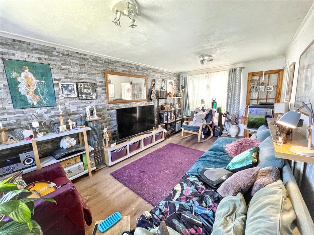 Property photo 3 of 7 20260702152502_20260702-Interior-6-Shq3Owbdrxezqi2