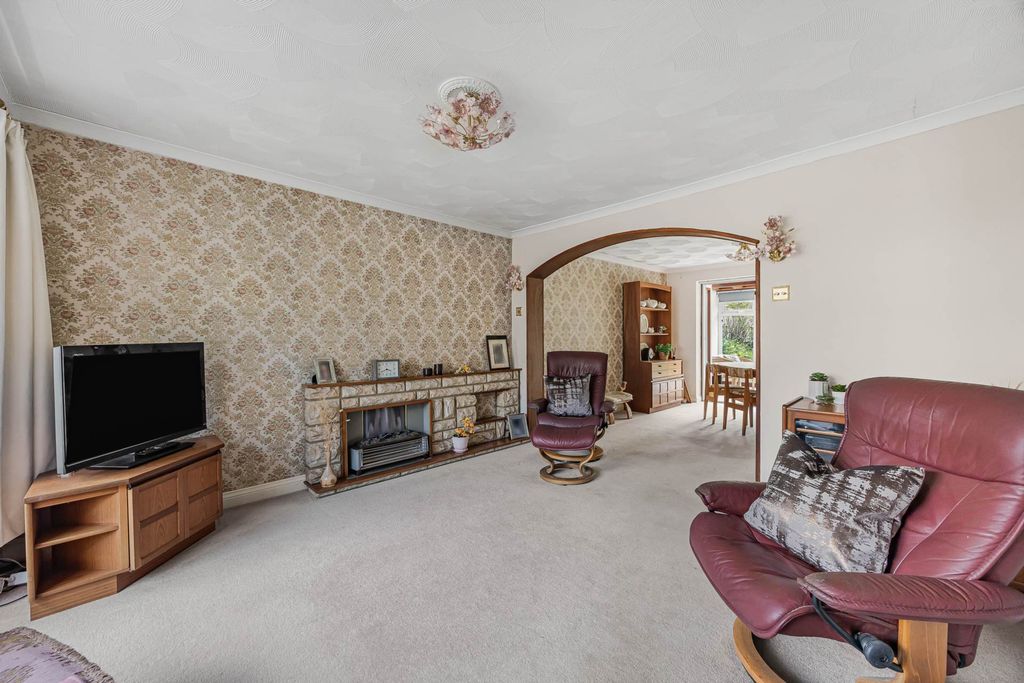Property photo 2 of 23