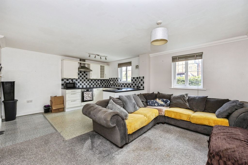 Property photo 3 of 18