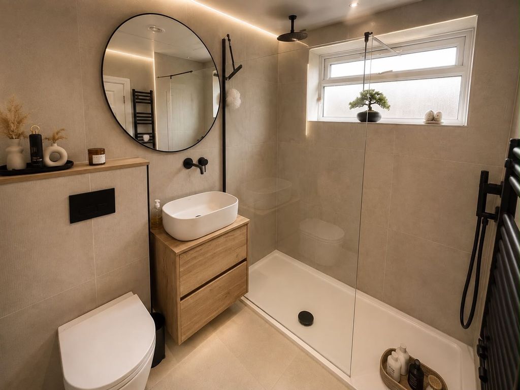Property photo 2 of 9 Bathroom