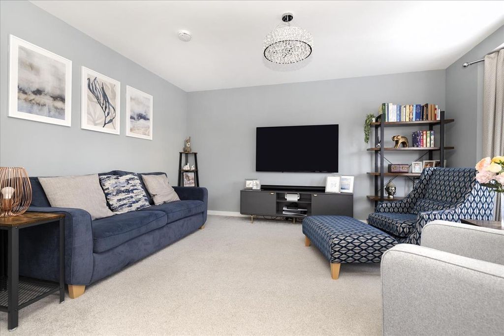 Property photo 3 of 43