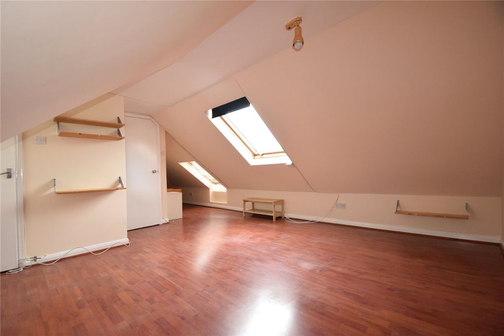Property photo 2 of 7 Picture No. 12