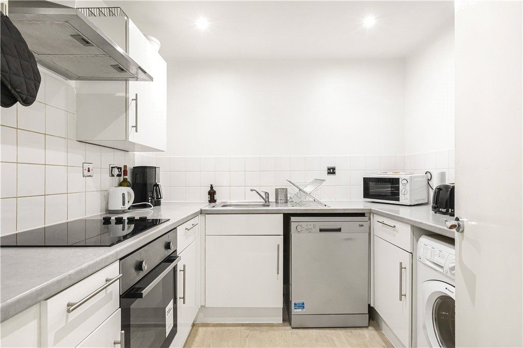 Property photo 2 of 19 Kitchen