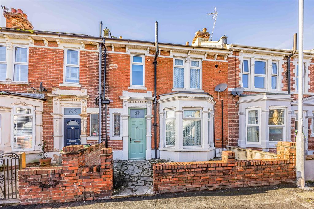 Property photo 1 of 23 67 Gladys Avenue, Hilsea-Small-Porticomarketing-Ne