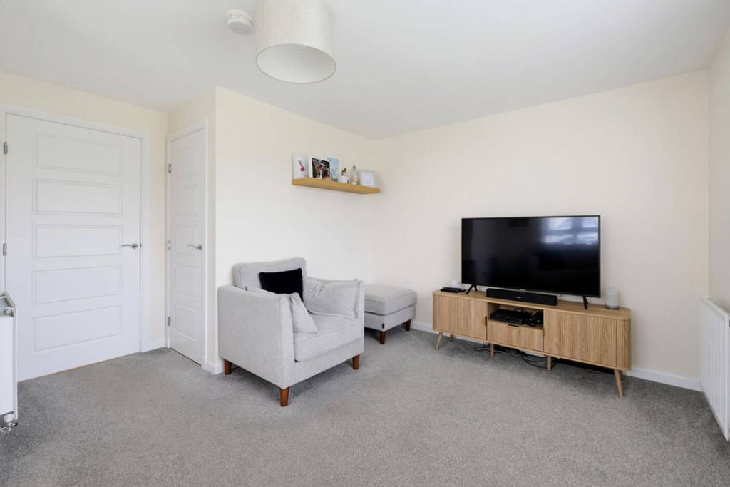 Property photo 2 of 27