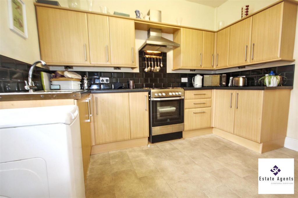 Property photo 3 of 26 Kitchen