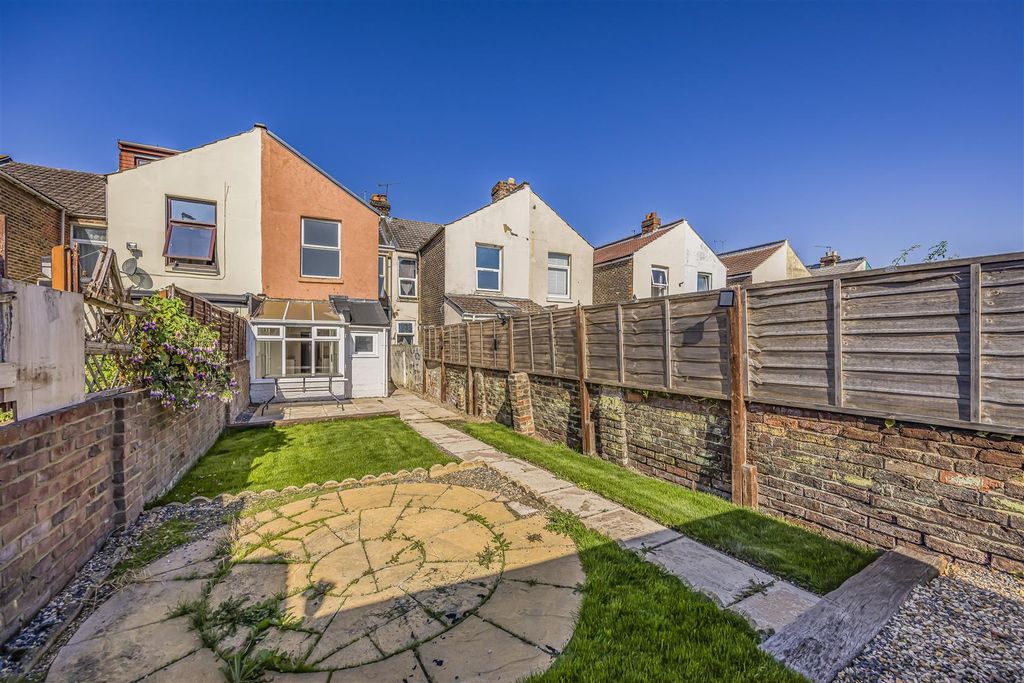 Property photo 2 of 23 63 Highgate Road, Portsmouth-Porticomarketing-Sold