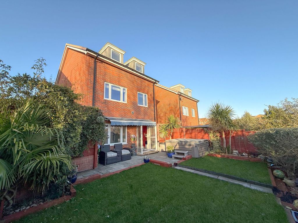 Property photo 2 of 21