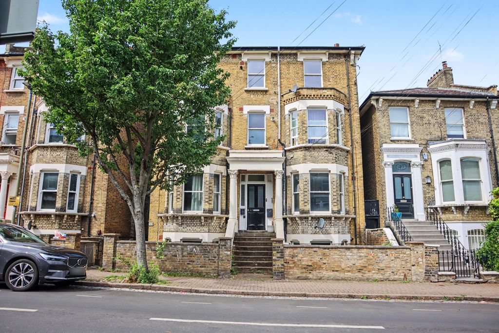 Property photo 1 of 21 47B Ramsden Road, Balham, London Sw12 8Ra