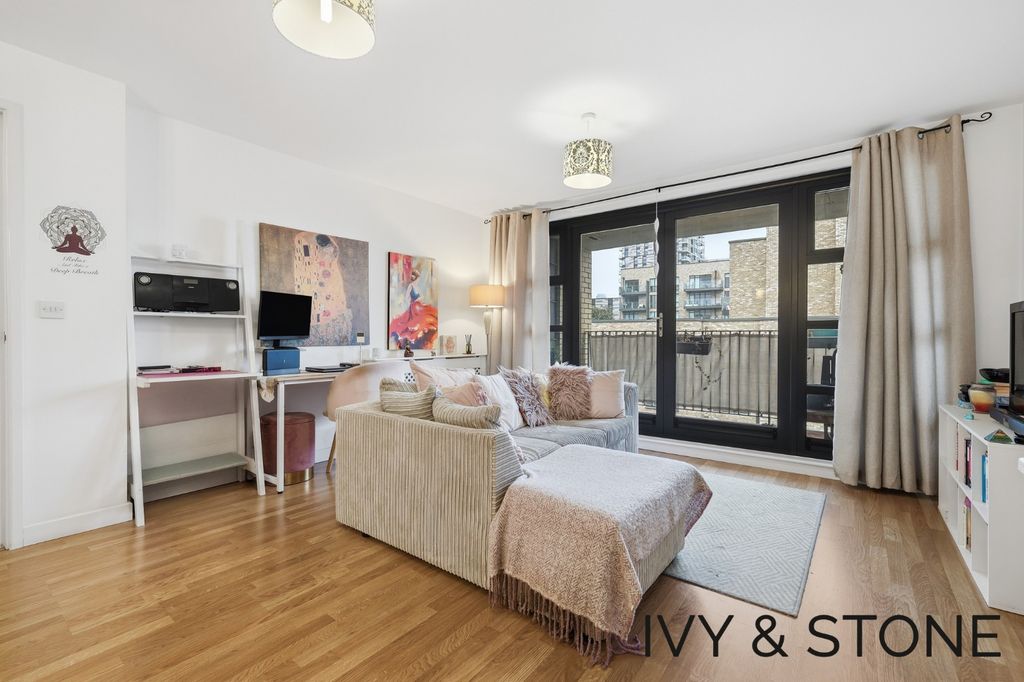 Property photo 2 of 15 4885742