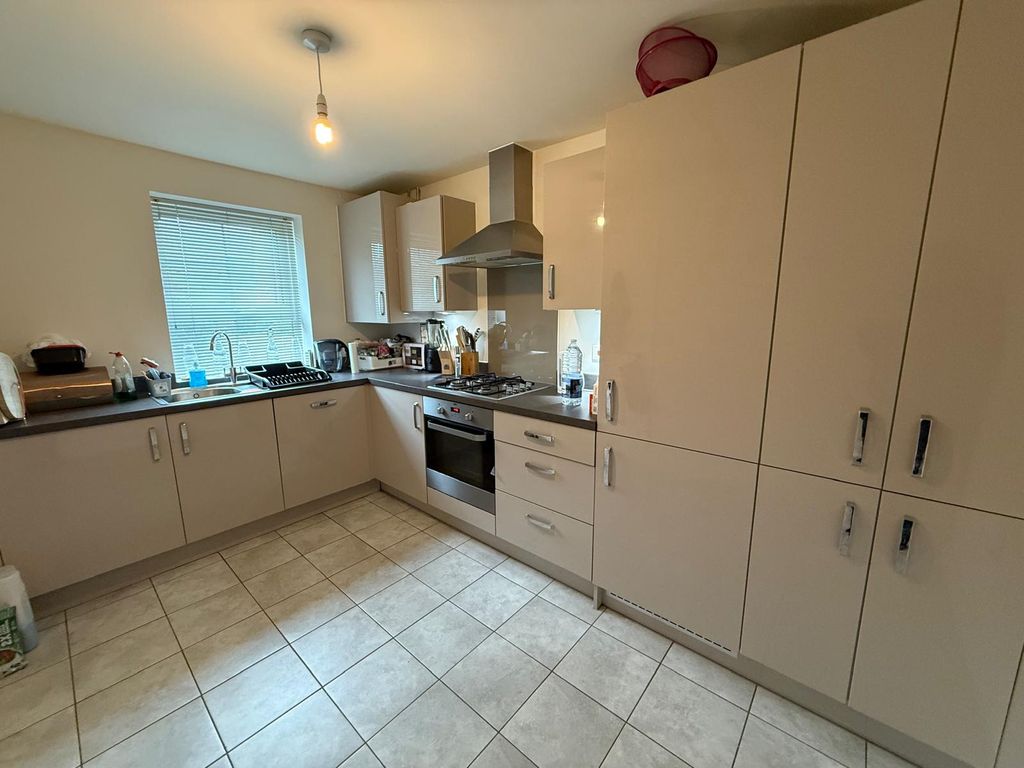 Property photo 2 of 8 Kitchen