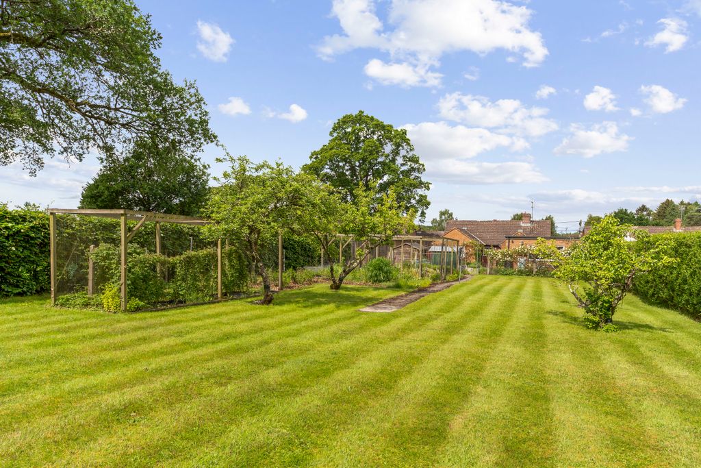 Additional image 4 of 3 bed detached bungalow for saleDryden Way, Liphook GU30