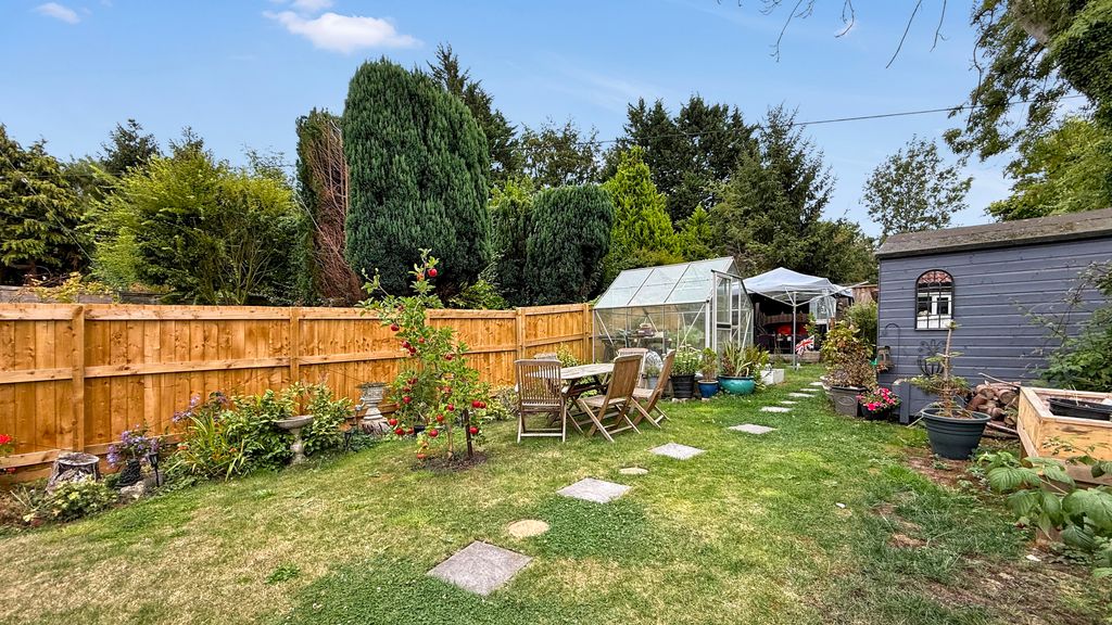 Property photo 2 of 18 Garden