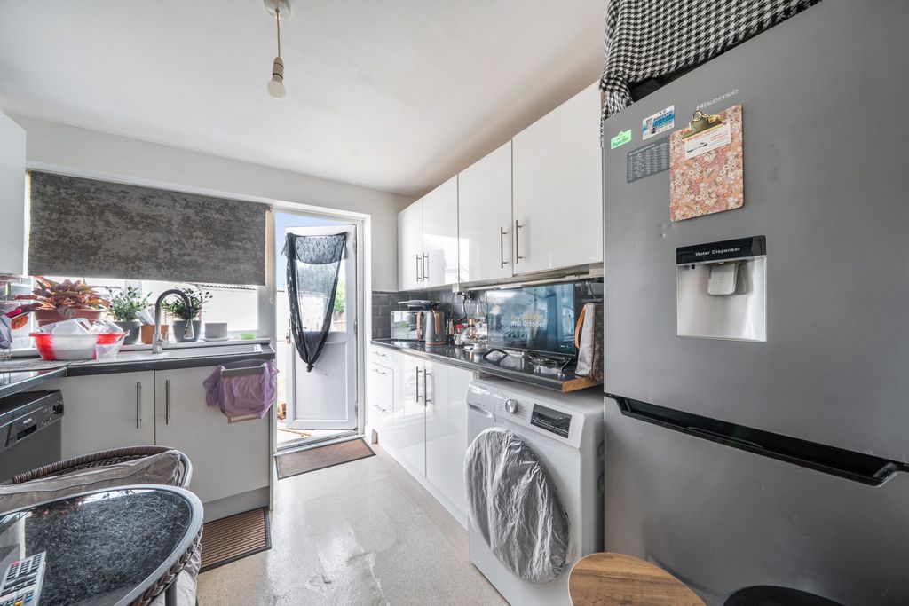 Property photo 3 of 9 1515412-6-6Aa7Db8...