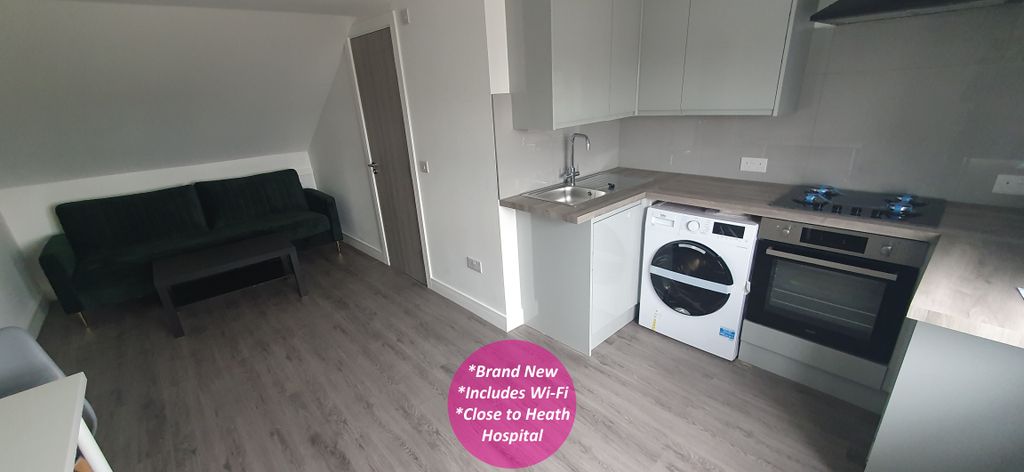 Property photo 3 of 8 Kitchen / Living