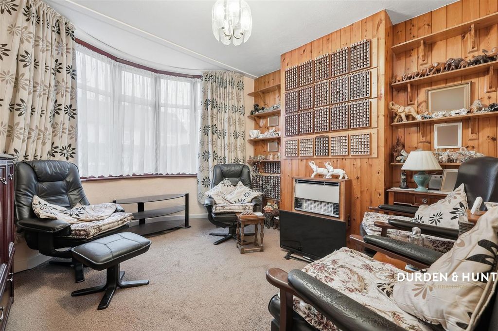 Property photo 2 of 21 Harwood Avenue