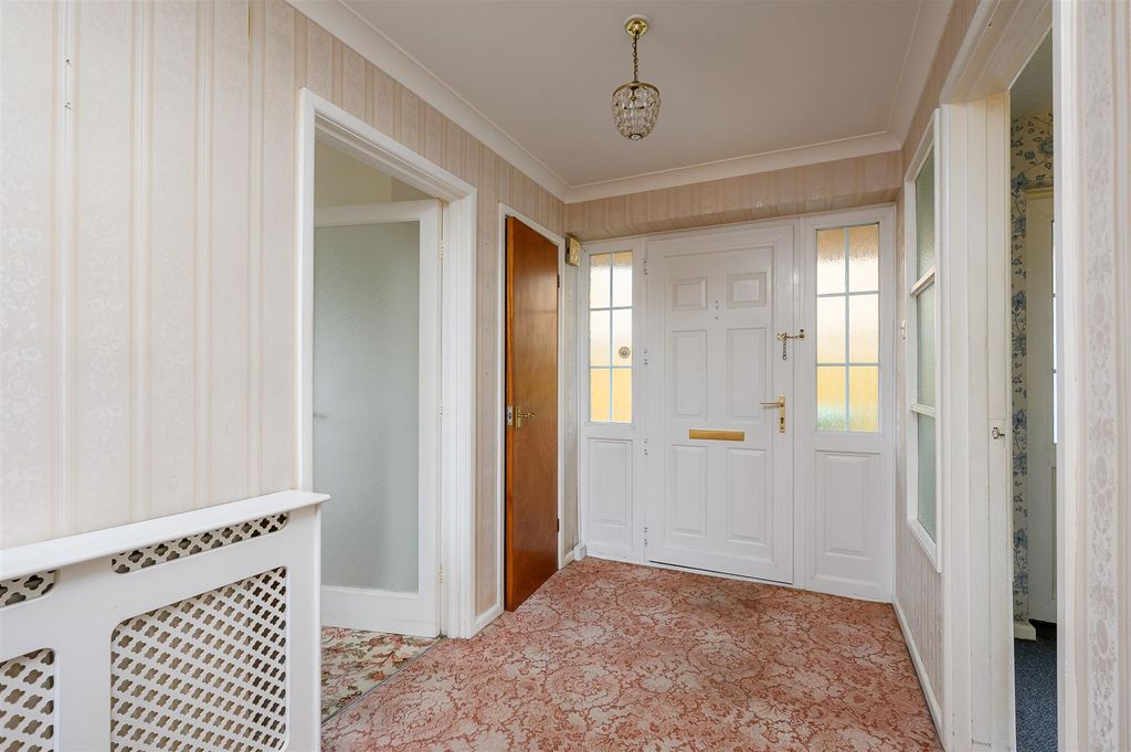 Property photo 3 of 19 Entrance Hall