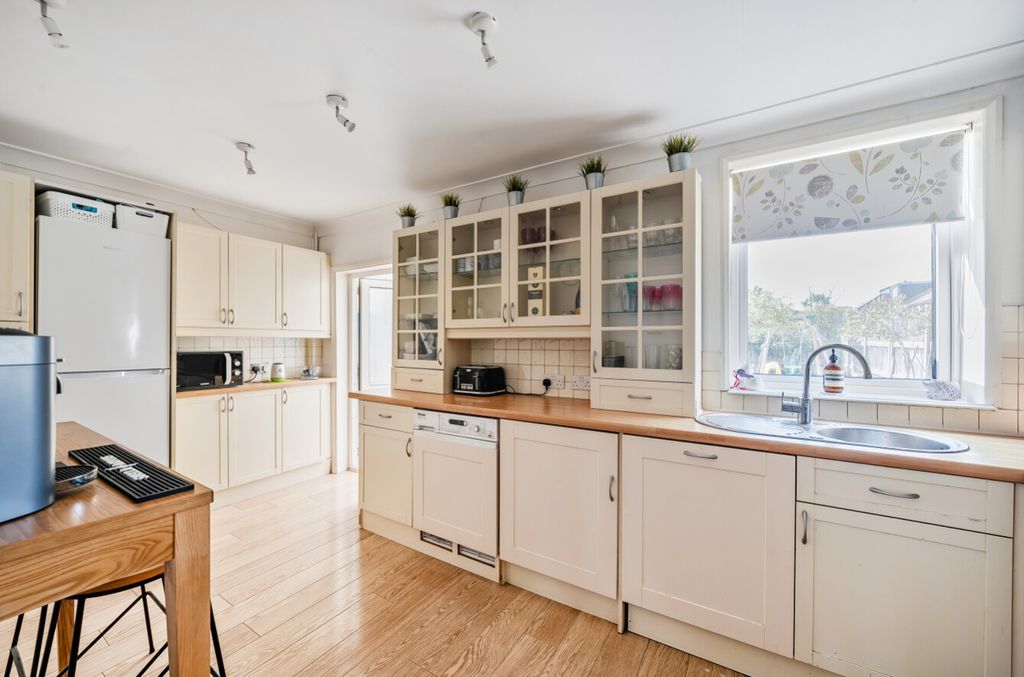 Property photo 3 of 14 1347584-18-68Baf92d6354A