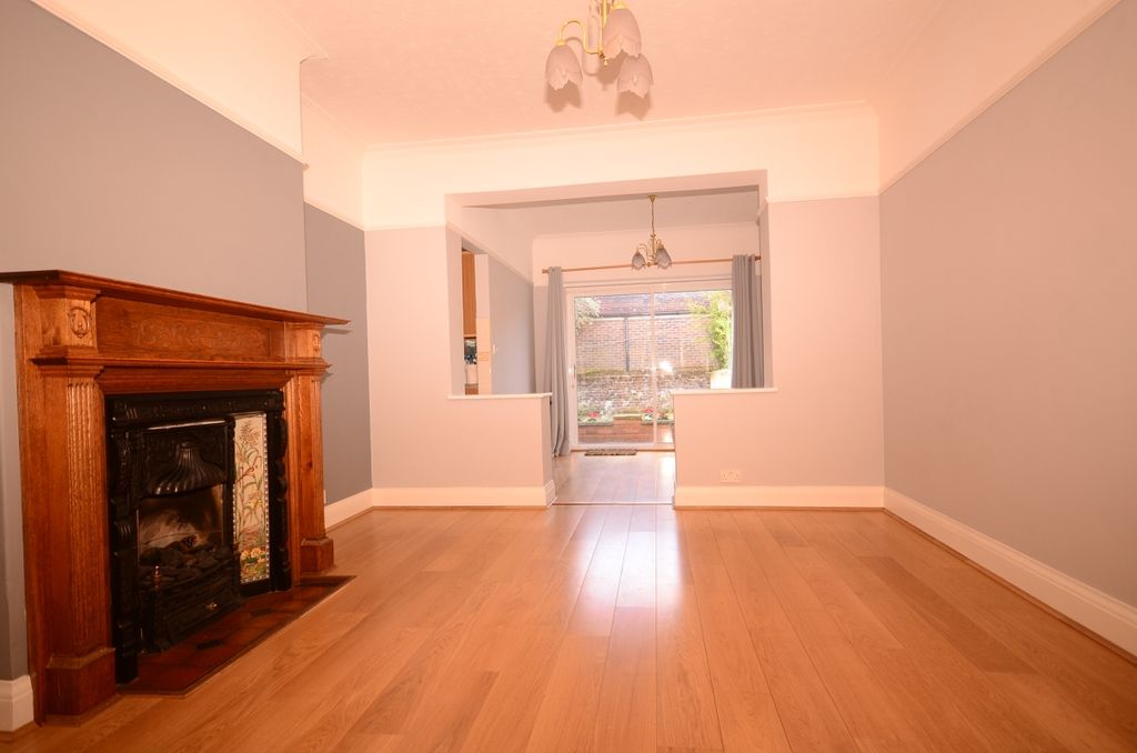 Property photo 2 of 8 Valencia Lounge d...