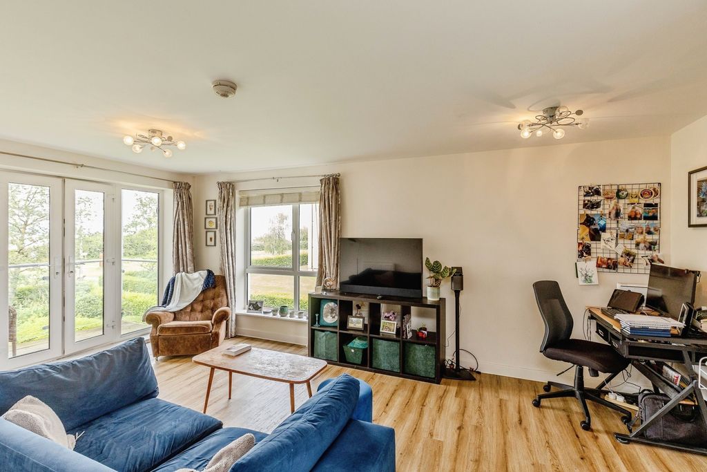 Property photo 3 of 16 Pbox-Img.Jpg