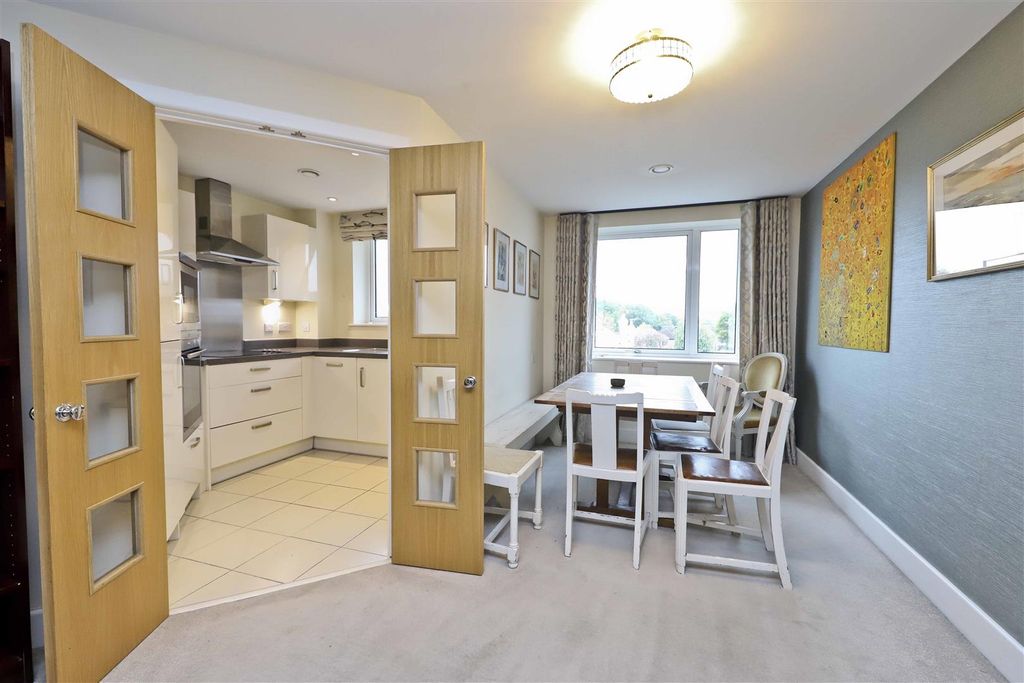 Property photo 3 of 12 Dining Area