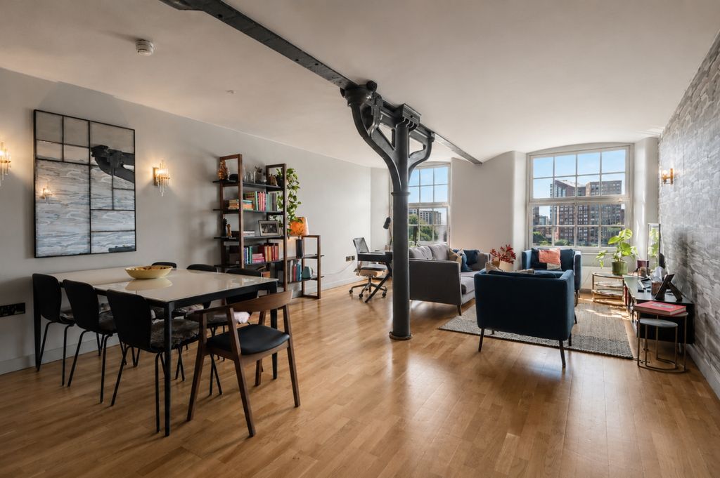 Property photo 1 of 15 7338147F-912E-4F76-9F32-Ecb9Db584d06