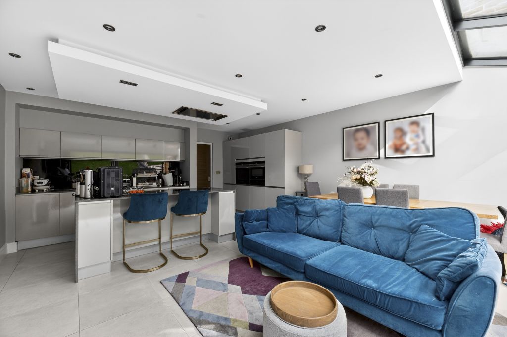 Property photo 2 of 16 Kitchen/Family Room