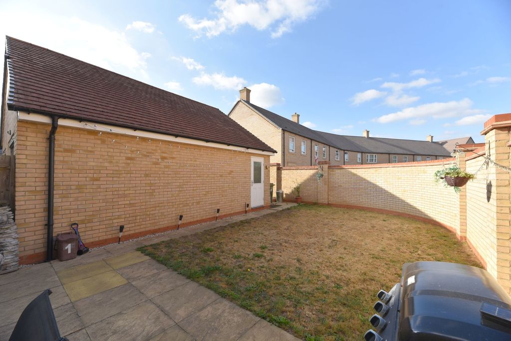 Property photo 2 of 27