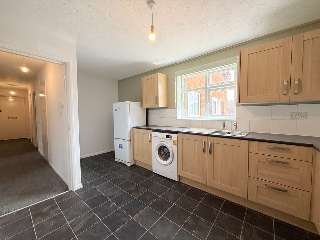 Property photo 1 of 11 Kitchen