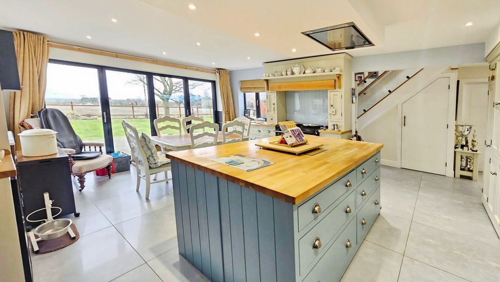 Property photo 3 of 26