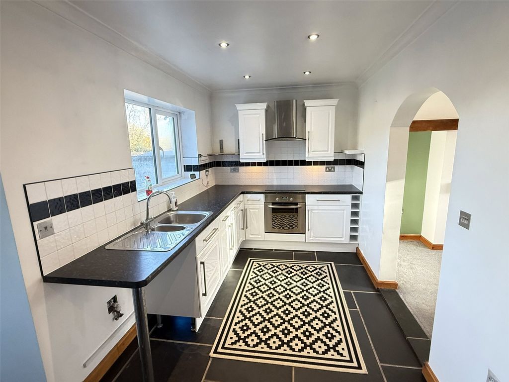 Property photo 2 of 15 Picture No. 21