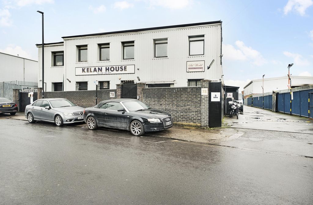 Property photo 1 of 32 Front (Exterior)