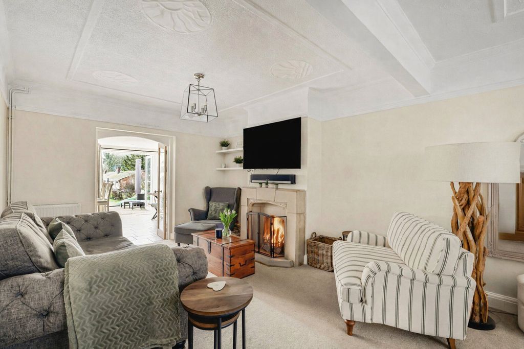 Property photo 2 of 23 Picture No. 33