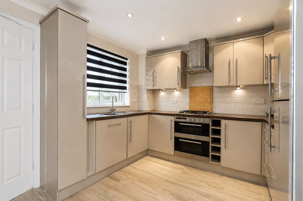 Property photo 2 of 11 Picture No. 18