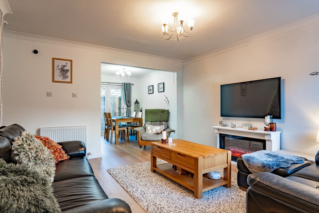 Property photo 3 of 27