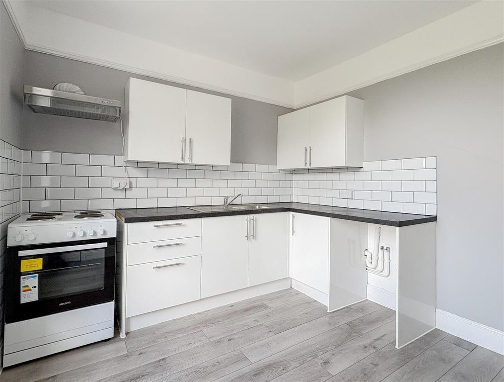 Property photo 2 of 18 Kitchen