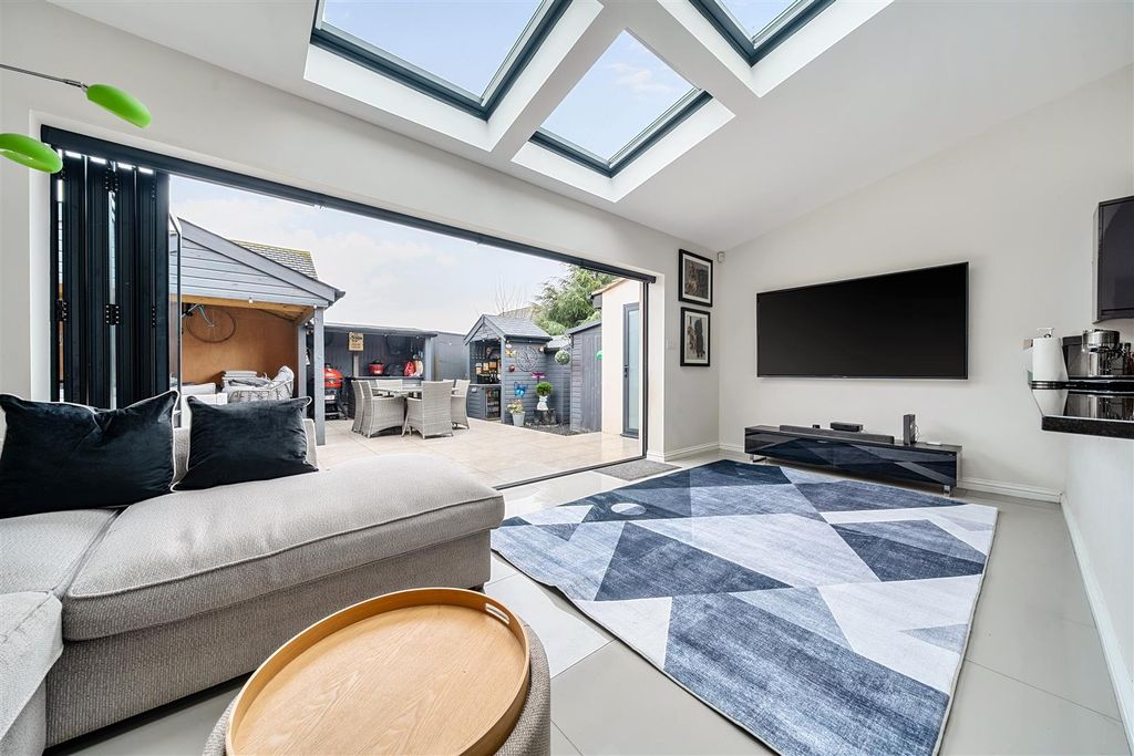 Property photo 3 of 24 1407744-14-6985De224c972.Jpg