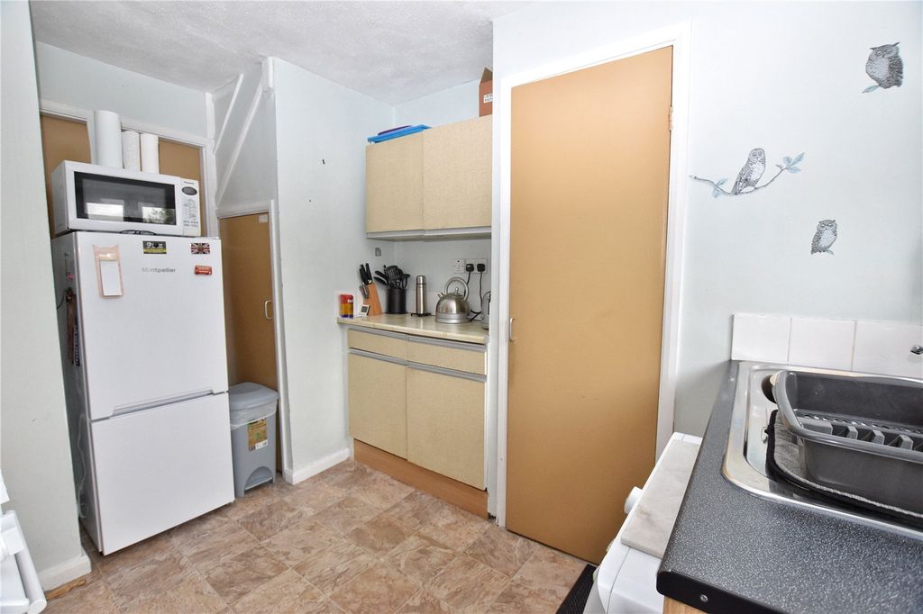 Property photo 3 of 19 Kitchen