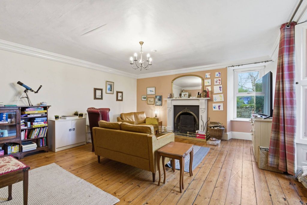 Property photo 2 of 23