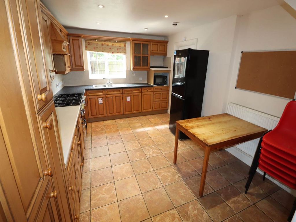 Property photo 3 of 13 728402E7-Af54-4317-8A94-41B9417d8c6d