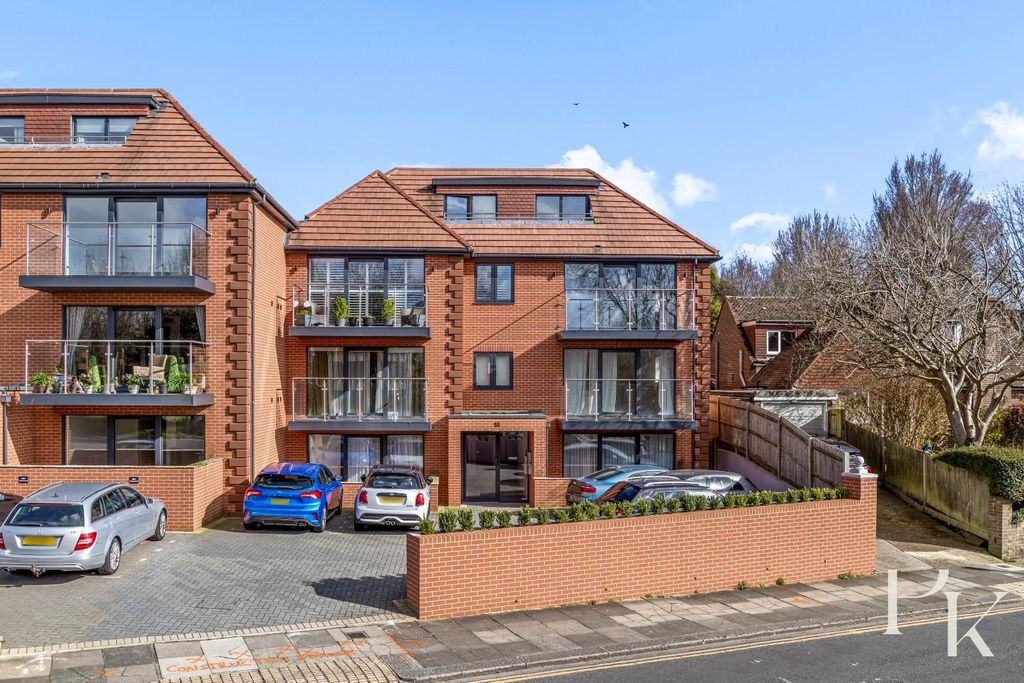 Property photo 1 of 22 Goldstone Crescent, 55, Penthouse-019.Jpg