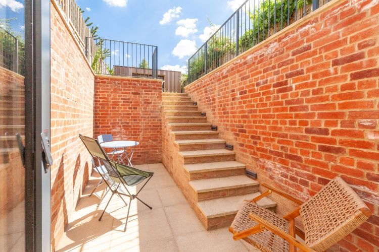 Property photo 2 of 9 200697