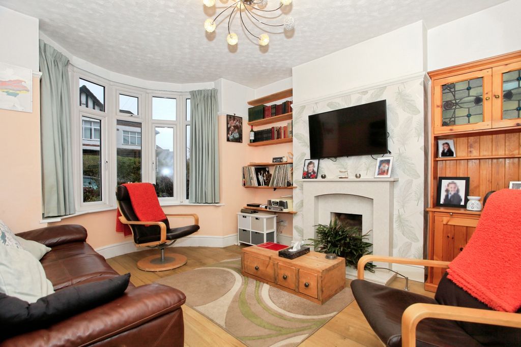 Property photo 2 of 20